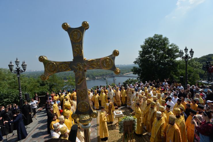 Божественна літургія з нагоди 1033-ї річниці Хрещення Руси-України у Михайлівському Золотоверхому кафедральному соборі.  Очолить літургію Блаженнійший Митрополит Епіфаній. Урочистості з нагоди свята продовжаться на Володимирській гірці, де Предстоятель Православної Церкви України звершить молебень біля пам’ятника святому рівноапостольному князю Володимиру.