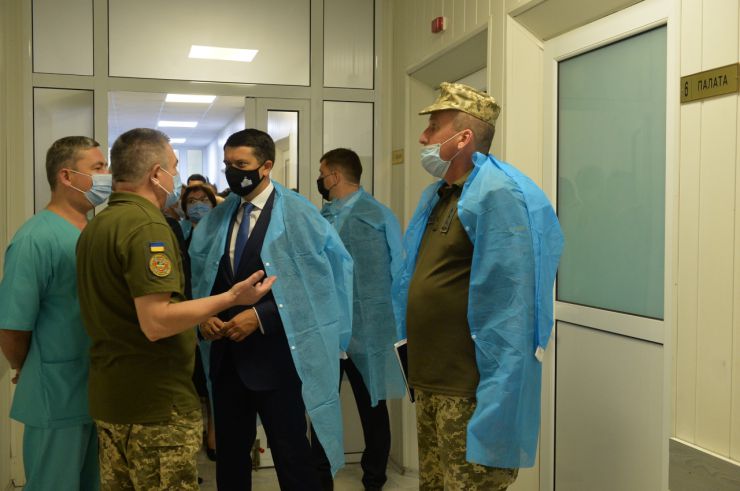 Робоча поїздка Голови Верховної Ради України Дмитра РАЗУМКОВА до Миколаївської та Одеської областей
Переїзд до військово-медичного клінічного центру Південного регіону.
Ознайомлення з роботою багатопрофільного клінічного, лікувально-діагностичного та наукового центру. 
Військово-медичний клінічний центр Південного регіону – військово-медичний заклад у місті Одеса, одна з провідних установ охорони здоров'я Міністерства оборони України, що обслуговує військовослужбовців військових частин Південного регіону України.

