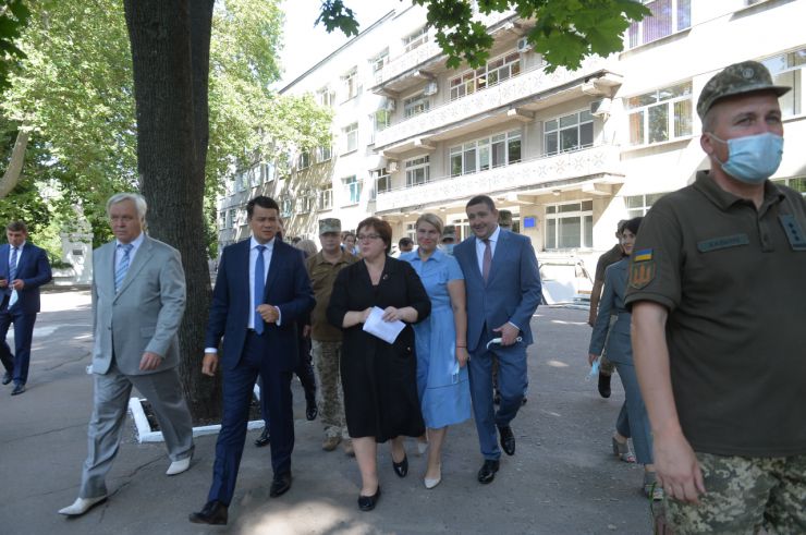 Робоча поїздка Голови Верховної Ради України Дмитра РАЗУМКОВА до Миколаївської та Одеської областей
Переїзд до військово-медичного клінічного центру Південного регіону.
Ознайомлення з роботою багатопрофільного клінічного, лікувально-діагностичного та наукового центру. 
Військово-медичний клінічний центр Південного регіону – військово-медичний заклад у місті Одеса, одна з провідних установ охорони здоров'я Міністерства оборони України, що обслуговує військовослужбовців військових частин Південного регіону України.
