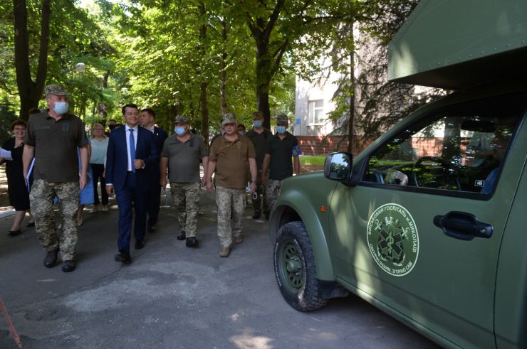 Робоча поїздка Голови Верховної Ради України Дмитра РАЗУМКОВА до Миколаївської та Одеської областей
Переїзд до військово-медичного клінічного центру Південного регіону.
Ознайомлення з роботою багатопрофільного клінічного, лікувально-діагностичного та наукового центру. 
Військово-медичний клінічний центр Південного регіону – військово-медичний заклад у місті Одеса, одна з провідних установ охорони здоров'я Міністерства оборони України, що обслуговує військовослужбовців військових частин Південного регіону України.
