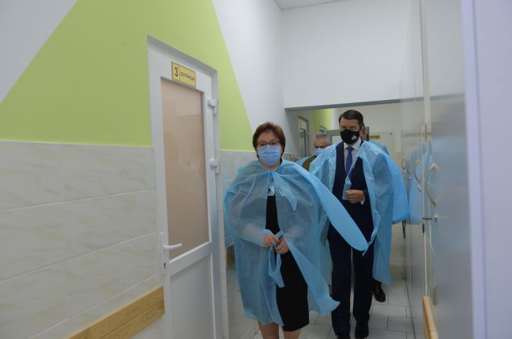 Робоча поїздка Голови Верховної Ради України Дмитра РАЗУМКОВА до Миколаївської та Одеської областей
Переїзд до військово-медичного клінічного центру Південного регіону.
Ознайомлення з роботою багатопрофільного клінічного, лікувально-діагностичного та наукового центру. 
Військово-медичний клінічний центр Південного регіону – військово-медичний заклад у місті Одеса, одна з провідних установ охорони здоров'я Міністерства оборони України, що обслуговує військовослужбовців військових частин Південного регіону України.
