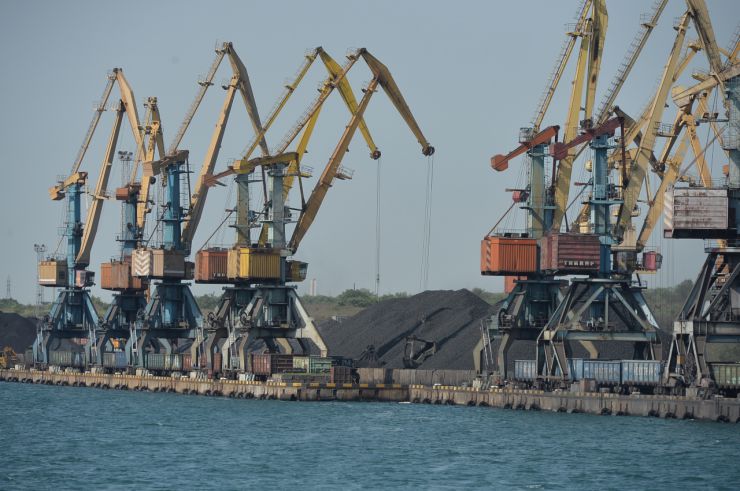 Робоча поїздка Голови Верховної Ради України Дмитра РАЗУМКОВА до Миколаївської та Одеської областей
ДП «Морський торговельний порт Південний». Ознайомлення з роботою та виробничими потужностями підприємства.
Вручення відзнак Верховної Ради України.Морський порт «Південний» один з найбільш перспективних транспортних вузлів України. Це гавань перспективних підприємств, що переробляють 40-50 млн т вантажів різноманітної номенклатури щорічно. Найглибший в Україні порт.
Має розвинену інфраструктуру, систему енергопостачання, зручні морські підходи і може приймати судна з осіданням до  18,5 м і вантажопідйомністю до 175 тис. тонн. Вантажообіг всіх портових операторів, які здійснюють свою діяльність в акваторії порту «Південний», становить 30%  від вантажообігу всіх морських портів України. 
