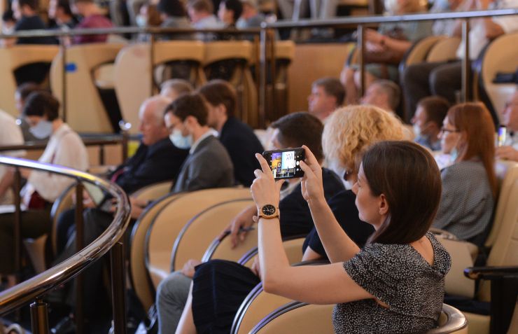Робоча поїздка Голови Верховної Ради України Дмитра РАЗУМКОВА до Миколаївської та Одеської областей.
ХVІ Український муніципальний форум.  (Готельний комплекс «Одеса», вул. Гагарінське плато, 5).
Вітальне слово Голови Верховної Ради України Д.О.РАЗУМКОВА учасникам форуму.
