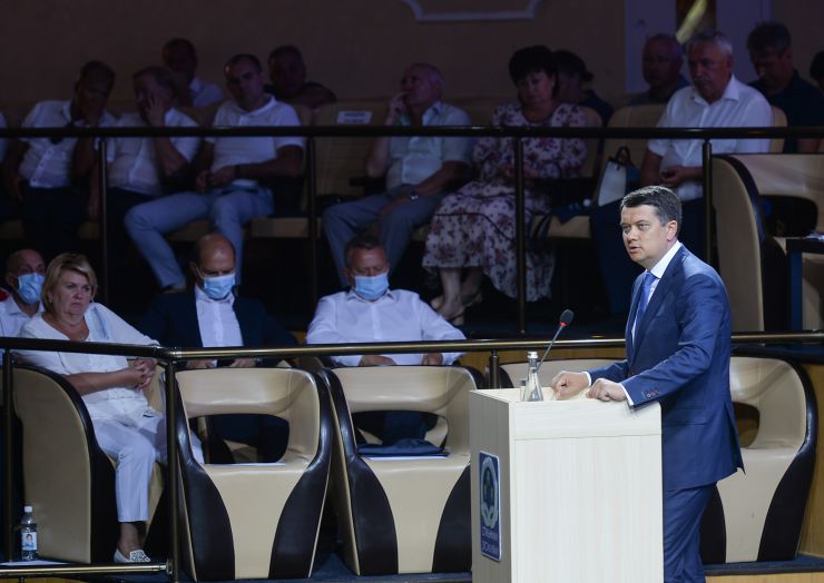Робоча поїздка Голови Верховної Ради України Дмитра РАЗУМКОВА до Миколаївської та Одеської областей.
ХVІ Український муніципальний форум.  (Готельний комплекс «Одеса», вул. Гагарінське плато, 5).
Вітальне слово Голови Верховної Ради України Д.О.РАЗУМКОВА учасникам форуму.
