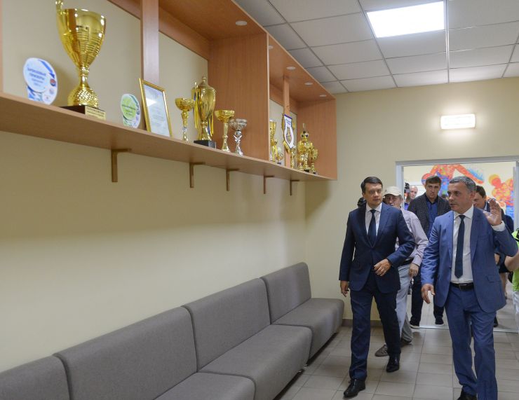 Робоча поїздка Голови Верховної Ради України Дмитра РАЗУМКОВА до Миколаївської та Одеської областей.

Переїзд до Балтської міської територіальної громади Одеської області.

Зустрічає: Балтський міський голова
Мазур Сергій Сергійович. 

Ознайомлення з сучасним станом розвитку громади та досвідом залучення вітчизняних інвестицій, підтримки малого та середнього бізнесу.
