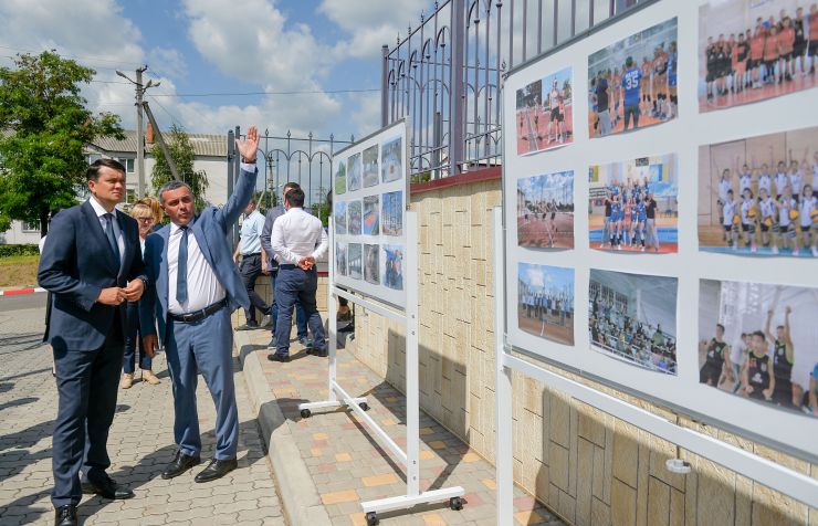 Робоча поїздка Голови Верховної Ради України Дмитра РАЗУМКОВА до Миколаївської та Одеської областей.

Переїзд до Балтської міської територіальної громади Одеської області.

Зустрічає: Балтський міський голова
Мазур Сергій Сергійович. 

Ознайомлення з сучасним станом розвитку громади та досвідом залучення вітчизняних інвестицій, підтримки малого та середнього бізнесу.
