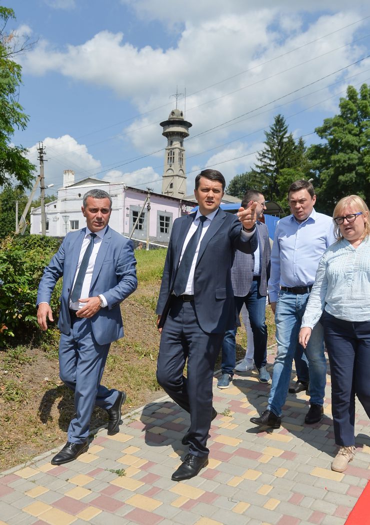 Робоча поїздка Голови Верховної Ради України Дмитра РАЗУМКОВА до Миколаївської та Одеської областей.

Переїзд до Балтської міської територіальної громади Одеської області.

Зустрічає: Балтський міський голова
Мазур Сергій Сергійович. 

Ознайомлення з сучасним станом розвитку громади та досвідом залучення вітчизняних інвестицій, підтримки малого та середнього бізнесу.

