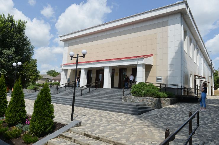 Робоча поїздка Голови Верховної Ради України Дмитра РАЗУМКОВА до Миколаївської та Одеської областей.

Переїзд до Балтської міської територіальної громади Одеської області.

Зустрічає: Балтський міський голова
Мазур Сергій Сергійович. 

Ознайомлення з сучасним станом розвитку громади та досвідом залучення вітчизняних інвестицій, підтримки малого та середнього бізнесу.

