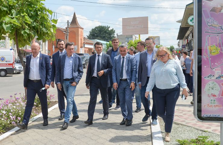 Робоча поїздка Голови Верховної Ради України Дмитра РАЗУМКОВА до Миколаївської та Одеської областей.

Переїзд до Балтської міської територіальної громади Одеської області.

Зустрічає: Балтський міський голова
Мазур Сергій Сергійович. 

Ознайомлення з сучасним станом розвитку громади та досвідом залучення вітчизняних інвестицій, підтримки малого та середнього бізнесу.
