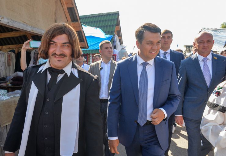 Робоча поїздки  Голови Верховної Ради України Дмитра Разумкова 
до Полтавської області.

Участь Голови Верховної Ради України Д. РАЗУМКОВА у культурно-мистецьких заходах Національного Сорочинського ярмарку.
Ознайомлення з виступами фольклорних музичних і танцювальних колективів, етнографічною територією та містечком майстрів, огляд експозицій підприємств різних галузей промисловості.
