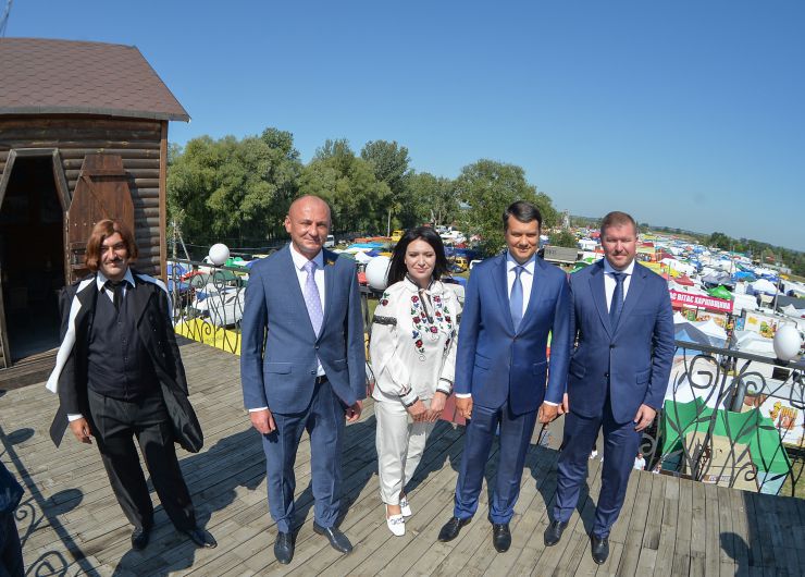 Робоча поїздки  Голови Верховної Ради України Дмитра Разумкова 
до Полтавської області.

Участь Голови Верховної Ради України Д. РАЗУМКОВА у культурно-мистецьких заходах Національного Сорочинського ярмарку.
Ознайомлення з виступами фольклорних музичних і танцювальних колективів, етнографічною територією та містечком майстрів, огляд експозицій підприємств різних галузей промисловості.
