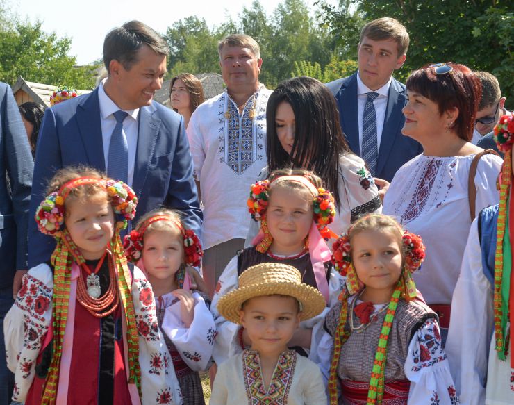 Робоча поїздки  Голови Верховної Ради України Дмитра Разумкова 
до Полтавської області.

Участь Голови Верховної Ради України Д. РАЗУМКОВА у культурно-мистецьких заходах Національного Сорочинського ярмарку.
Ознайомлення з виступами фольклорних музичних і танцювальних колективів, етнографічною територією та містечком майстрів, огляд експозицій підприємств різних галузей промисловості.
