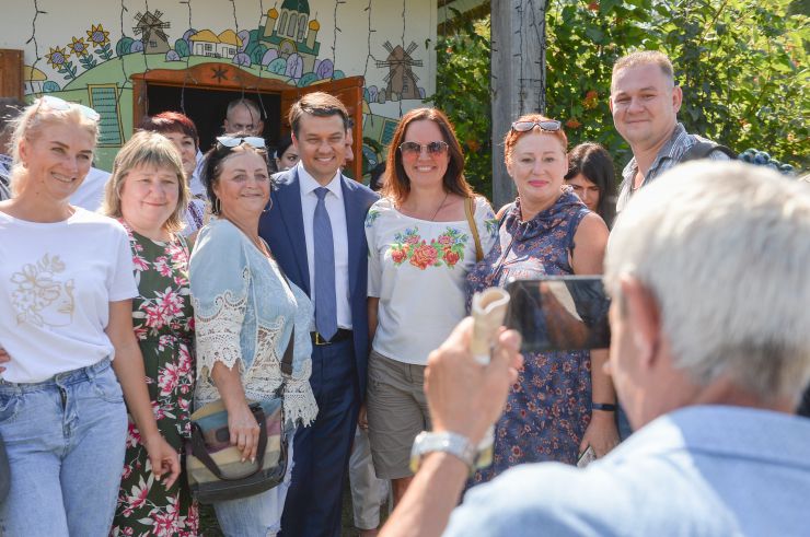 Робоча поїздки  Голови Верховної Ради України Дмитра Разумкова 
до Полтавської області.

Участь Голови Верховної Ради України Д. РАЗУМКОВА у культурно-мистецьких заходах Національного Сорочинського ярмарку.
Ознайомлення з виступами фольклорних музичних і танцювальних колективів, етнографічною територією та містечком майстрів, огляд експозицій підприємств різних галузей промисловості.
