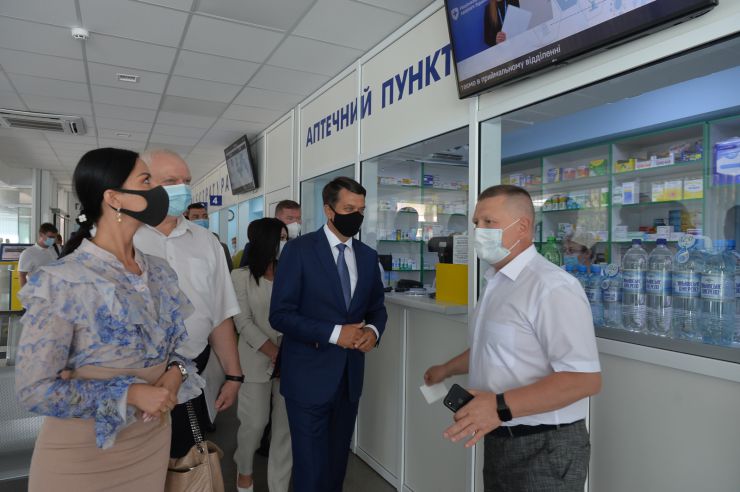 Робоча поїздка Голови Верховної Ради України Дмитра  РАЗУМКОВА до Полтавської області.

Переїзд до лікувального закладу комунальне підприємство «Полтавська обласна клінічна лікарня ім. М.В. Скліфосовського Полтавської обласної ради».
(Полтавська обл., м. Полтава, вул. Шевченка, 23)
Ознайомлення із роботою медичного закладу.
