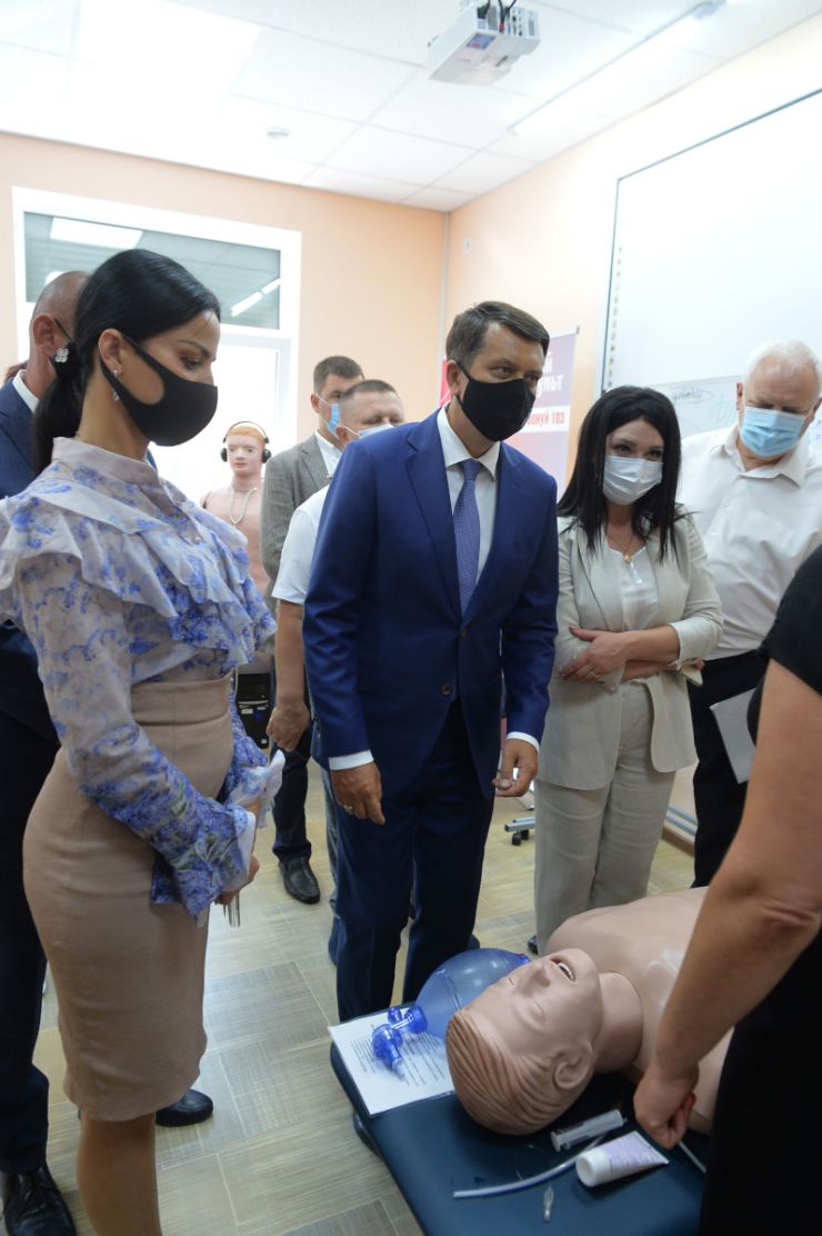 Робоча поїздка Голови Верховної Ради України Дмитра  РАЗУМКОВА до Полтавської області.

Переїзд до лікувального закладу комунальне підприємство «Полтавська обласна клінічна лікарня ім. М.В. Скліфосовського Полтавської обласної ради».
(Полтавська обл., м. Полтава, вул. Шевченка, 23)
Ознайомлення із роботою медичного закладу.
