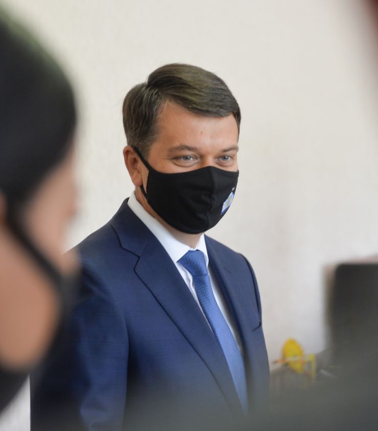 Робоча поїздка Голови Верховної Ради України Д.О. РАЗУМКОВА до Полтавської області.

Приїзд Голови Верховної Ради України Дмитра РАЗУМКОВА до Решетилівської міської територіальної громади. (Полтавський район, м. Решетилівка).

Загальна кількість мешканців громади – 26252 громадян. Окрім Решетилівки, до Решетилівської громади увійшло селище Покровське та 83 села, а це 19 колишніх сільських рад. Загальна площа громади становить 110504,10 га. Решетилівка – відомий центр української вишивки та ткацтва. Тут виготовляють килими-гобелени ручної роботи, вишиті рушники, жіночі й чоловічі сорочки. Мережа закладів освіти з 01.01.2021 року нараховує 42 заклади освіти. З них: 24 – закладів загальної середньої освіти (10 – закладів І-ІІІ ступенів, 11 -  І-ІІ ступенів та 3 - І ступеня); 15 - закладів дошкільної освіти; 3 – заклади позашкільної освіти. У закладах загальної середньої освіти навчається 44 дітей з особливими освітніми потребами. Відкрито 33 інклюзивні класи, які забезпечено асистентами вчителя та 5 інклюзивних груп у дошкільних навчальних закладах з асистентами вихователя.

Зустрічають:Решетилівський міський голова ДЯДЮНОВА Оксана.

Ознайомлення з сучасним станом розвитку громади та досвідом залучення іноземних інвестицій.
Решетилівський аграрний ліцей ім. Боровенського
