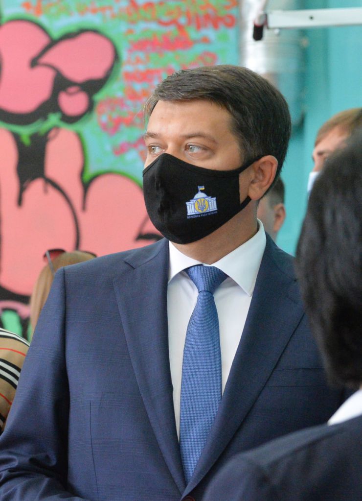 Робоча поїздка Голови Верховної Ради України Д.О. РАЗУМКОВА до Полтавської області.

Приїзд Голови Верховної Ради України Дмитра РАЗУМКОВА до Решетилівської міської територіальної громади. (Полтавський район, м. Решетилівка).

Загальна кількість мешканців громади – 26252 громадян. Окрім Решетилівки, до Решетилівської громади увійшло селище Покровське та 83 села, а це 19 колишніх сільських рад. Загальна площа громади становить 110504,10 га. Решетилівка – відомий центр української вишивки та ткацтва. Тут виготовляють килими-гобелени ручної роботи, вишиті рушники, жіночі й чоловічі сорочки. Мережа закладів освіти з 01.01.2021 року нараховує 42 заклади освіти. З них: 24 – закладів загальної середньої освіти (10 – закладів І-ІІІ ступенів, 11 -  І-ІІ ступенів та 3 - І ступеня); 15 - закладів дошкільної освіти; 3 – заклади позашкільної освіти. У закладах загальної середньої освіти навчається 44 дітей з особливими освітніми потребами. Відкрито 33 інклюзивні класи, які забезпечено асистентами вчителя та 5 інклюзивних груп у дошкільних навчальних закладах з асистентами вихователя.

Зустрічають:Решетилівський міський голова ДЯДЮНОВА Оксана.

Ознайомлення з сучасним станом розвитку громади та досвідом залучення іноземних інвестицій.
Решетилівський аграрний ліцей ім. Боровенського
