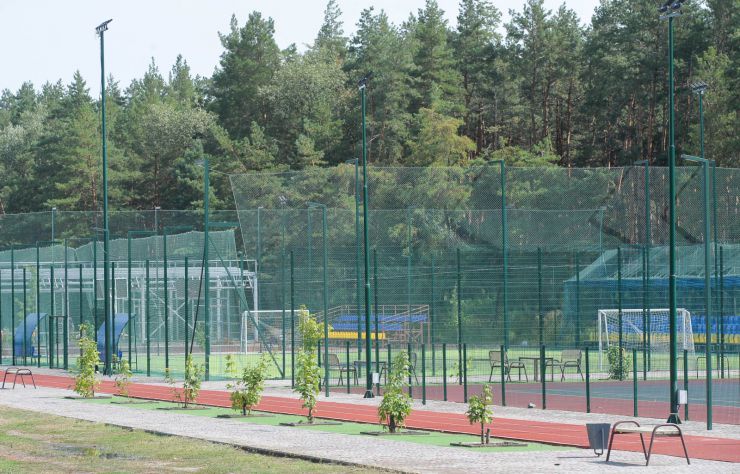 Робоча поїздка Голови Верховної Ради України Д.О. РАЗУМКОВА до Полтавської області.

Приїзд Голови Верховної Ради України Дмитра РАЗУМКОВА до Решетилівської міської територіальної громади. (Полтавський район, м. Решетилівка).

Загальна кількість мешканців громади – 26252 громадян. Окрім Решетилівки, до Решетилівської громади увійшло селище Покровське та 83 села, а це 19 колишніх сільських рад. Загальна площа громади становить 110504,10 га. Решетилівка – відомий центр української вишивки та ткацтва. Тут виготовляють килими-гобелени ручної роботи, вишиті рушники, жіночі й чоловічі сорочки. Мережа закладів освіти з 01.01.2021 року нараховує 42 заклади освіти. З них: 24 – закладів загальної середньої освіти (10 – закладів І-ІІІ ступенів, 11 -  І-ІІ ступенів та 3 - І ступеня); 15 - закладів дошкільної освіти; 3 – заклади позашкільної освіти. У закладах загальної середньої освіти навчається 44 дітей з особливими освітніми потребами. Відкрито 33 інклюзивні класи, які забезпечено асистентами вчителя та 5 інклюзивних груп у дошкільних навчальних закладах з асистентами вихователя.

Зустрічають:Решетилівський міський голова ДЯДЮНОВА Оксана.

Ознайомлення з сучасним станом розвитку громади та досвідом залучення іноземних інвестицій.
Решетилівський аграрний ліцей ім. Боровенського
