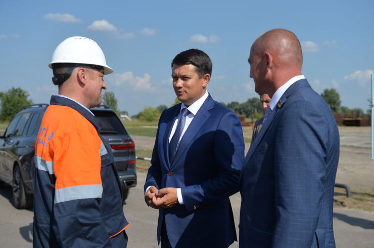 Робоча поїздка Голови Верховної Ради України Дмитра РАЗУМКОВА до Полтавської області.

Переїзд Голови Верховної Ради України Дмитра РАЗУМКОВА до газопромислового управління «Полтавагазвидобування» АТ «Укргазвидобування».
(Полтавська область, Полтавський район, село Коломацьке, вул. Зелений гай, 30).
