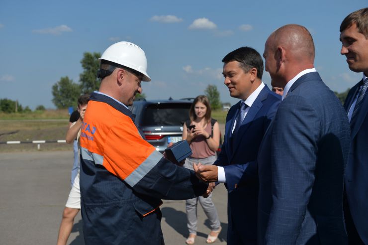 Робоча поїздка Голови Верховної Ради України Дмитра РАЗУМКОВА до Полтавської області.

Переїзд Голови Верховної Ради України Дмитра РАЗУМКОВА до газопромислового управління «Полтавагазвидобування» АТ «Укргазвидобування».
(Полтавська область, Полтавський район, село Коломацьке, вул. Зелений гай, 30).

