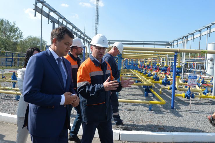 Робоча поїздка Голови Верховної Ради України Дмитра РАЗУМКОВА до Полтавської області.

Переїзд Голови Верховної Ради України Дмитра РАЗУМКОВА до газопромислового управління «Полтавагазвидобування» АТ «Укргазвидобування».
(Полтавська область, Полтавський район, село Коломацьке, вул. Зелений гай, 30).
