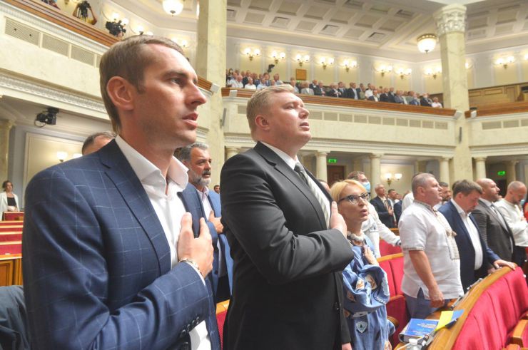 Позачергова сесія Верховної Ради України 24 серпня. Голосування у першому читанні  за проект Закону «Про великий Державний Герб України», № 5712.

