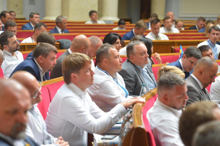 Позачергова сесія Верховної Ради України 24 серпня. Голосування у першому читанні  за проект Закону «Про великий Державний Герб України», № 5712.

