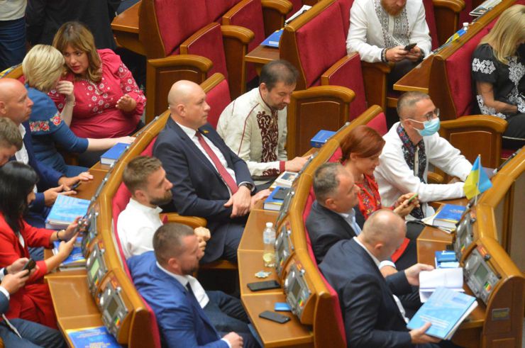 Позачергова сесія Верховної Ради України 24 серпня. Голосування у першому читанні  за проект Закону «Про великий Державний Герб України», № 5712.


