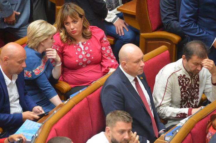 Позачергова сесія Верховної Ради України 24 серпня. Голосування у першому читанні  за проект Закону «Про великий Державний Герб України», № 5712.

