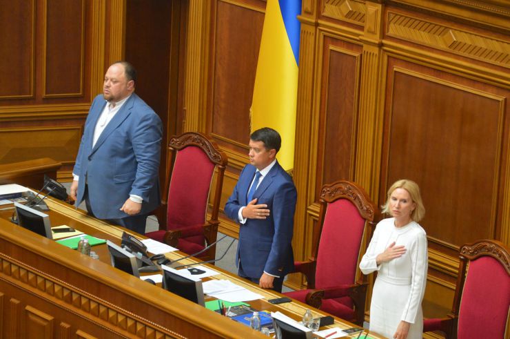 Позачергова сесія Верховної Ради України 24 серпня. Голосування у першому читанні  за проект Закону «Про великий Державний Герб України», № 5712.

