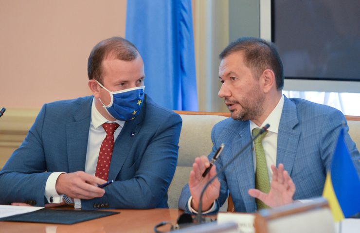 Зустріч у Верховні Раді України з Членом Європейської Комісії з питань навколишнього середовища, океанів і рибальства Віргініюсом Сінкявічюсом та представниками Європейської Комісії. У зустрічі взяли участь Голова Верховної Ради України, голови депутатських фракцій і груп, голови комітетів Верховної Ради України та народні депутати України.