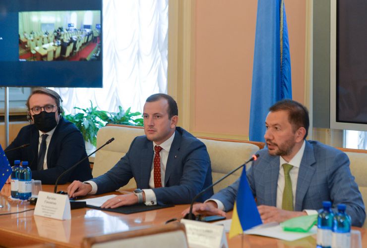Зустріч у Верховні Раді України з Членом Європейської Комісії з питань навколишнього середовища, океанів і рибальства Віргініюсом Сінкявічюсом та представниками Європейської Комісії. У зустрічі взяли участь Голова Верховної Ради України, голови депутатських фракцій і груп, голови комітетів Верховної Ради України та народні депутати України.