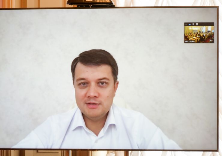 Зустріч у Верховні Раді України з Членом Європейської Комісії з питань навколишнього середовища, океанів і рибальства Віргініюсом Сінкявічюсом та представниками Європейської Комісії. У зустрічі взяли участь Голова Верховної Ради України, голови депутатських фракцій і груп, голови комітетів Верховної Ради України та народні депутати України.