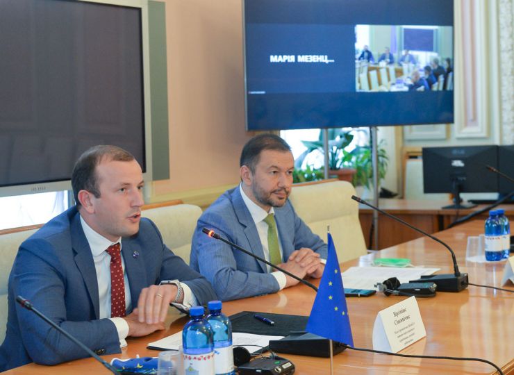 Зустріч у Верховні Раді України з Членом Європейської Комісії з питань навколишнього середовища, океанів і рибальства Віргініюсом Сінкявічюсом та представниками Європейської Комісії. У зустрічі взяли участь Голова Верховної Ради України, голови депутатських фракцій і груп, голови комітетів Верховної Ради України та народні депутати України.
