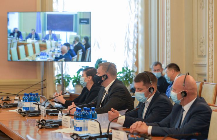 Зустріч у Верховні Раді України з Членом Європейської Комісії з питань навколишнього середовища, океанів і рибальства Віргініюсом Сінкявічюсом та представниками Європейської Комісії. У зустрічі взяли участь Голова Верховної Ради України, голови депутатських фракцій і груп, голови комітетів Верховної Ради України та народні депутати України.