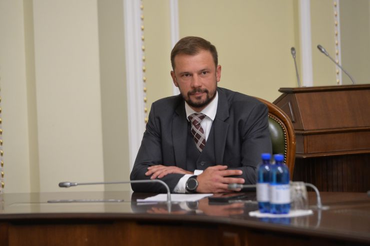 Голова Парламенту Дмитро Разумков нагородив щорічною премією Верховної Ради України педагогічних працівників закладів дошкільної, загальної середньої та професійної (професійно-технічної) освіти