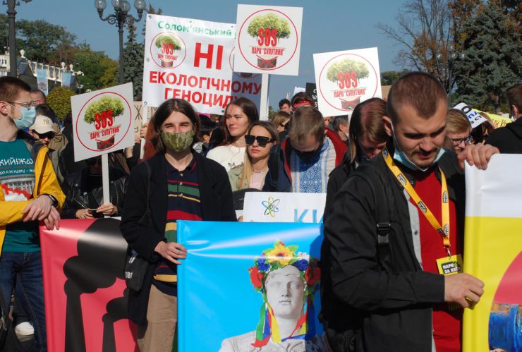 У столиці відбувся «Марш за Київ». Головні вимоги: припинення забудовного насильства над містом, реформа транспорту та мобільності, повернення Києву самоврядування і районних рад з бюджетом та повноваженнями, новий Генплан і відмову від Генплану забудовників 2025.