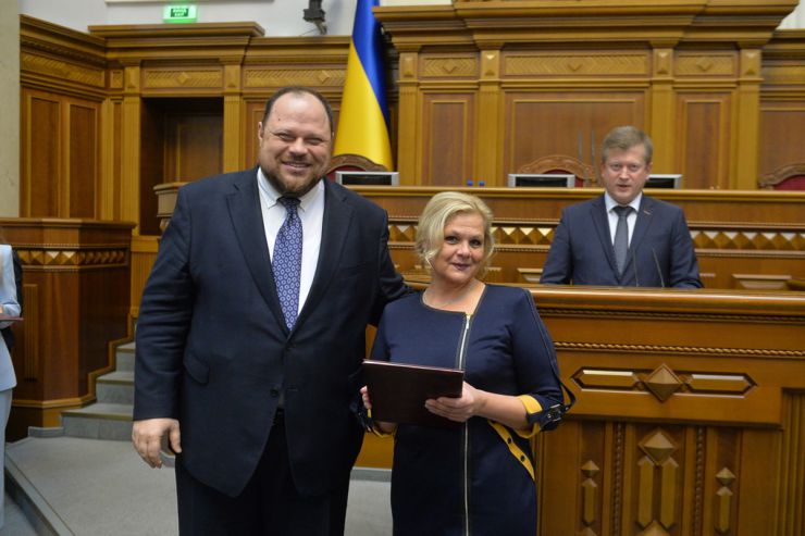Голова Верховної Ради України Руслан Стефанчук нагородив працівників Апарату Верховної Ради України за вагомий особистий внесок у розбудову Української Держави, забезпечення діяльності Верховної Ради України, сумлінну працю та високий професіоналізм