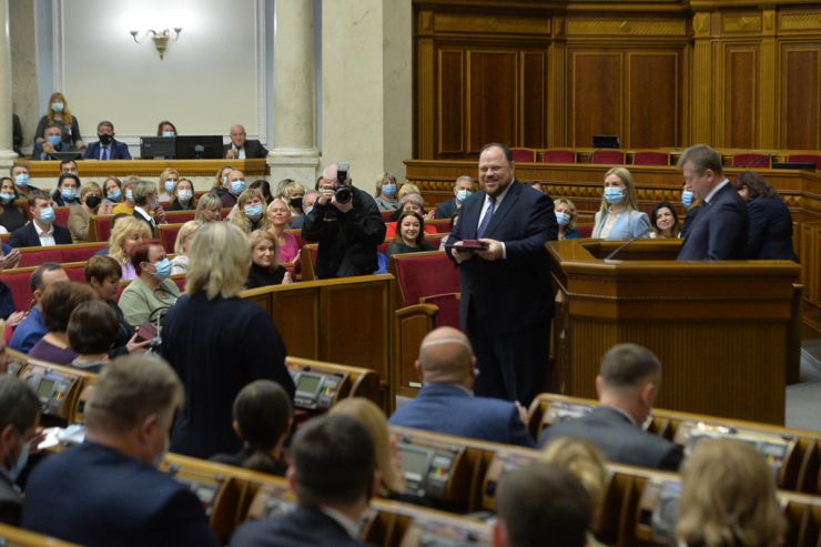 Голова Верховної Ради України Руслан Стефанчук нагородив працівників Апарату Верховної Ради України за вагомий особистий внесок у розбудову Української Держави, забезпечення діяльності Верховної Ради України, сумлінну працю та високий професіоналізм