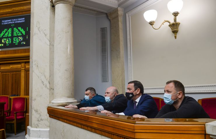 Пленарне засідання Верховної Ради України. 

Голова Верховної Ради України Руслан Стефанчук відкрив пленарне засідання.

Головуючий надав слово для виступу Міністру фінансів Сергій Марченку. Він зазначив, що Уряд представив Державний бюджет на 2022 рік, який мав чітку основу - це бюджет інвестицій в майбутнє.
Голова Комітету з питань бюджету Юрій Арістов доповів підготовлені Комітетом висновки та пропозиції до проекту Закону України про Державний бюджет України на 2022 рік.
Голова Рахункової палати Валерій Пацкан 5150 доповів про результати експертизи проекту Державного бюджету на 2022 рік і направлені до Верховної Ради відповідні висновки. Валерій Пацкан доповів деякі з них.

