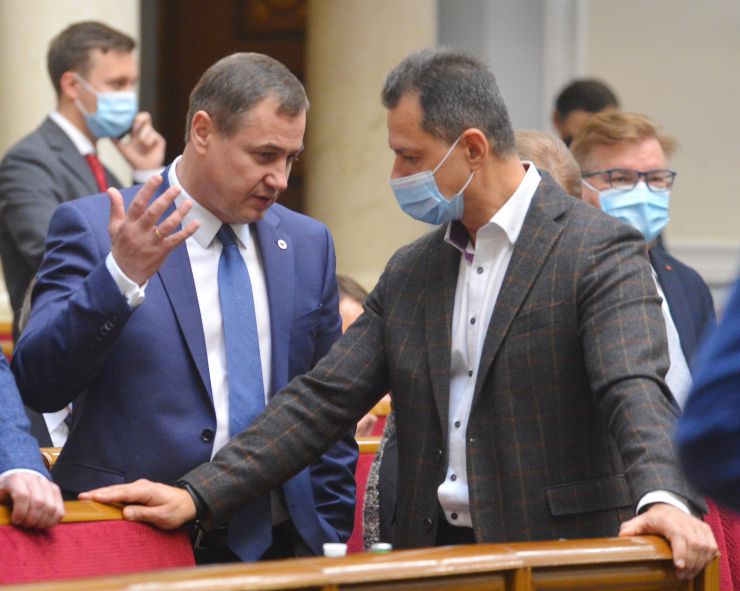 Пленарне засідання Верховної Ради України.

Голова Верховної Ради України Руслан Стефанчук відкрив пленарне засідання. 
Народні депутати продовжують розглядати правки, які пропонують врахувати депутатські фракції і групи Уряду під час підготовки до другого читання законопроекту про Державний бюджет України на 2022 рік. 
Сергій Євтушок Б Тарас Батенко ЗА
