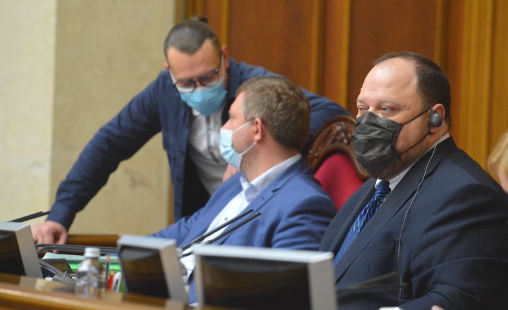 Пленарне засідання Верховної Ради України.

Голова Верховної Ради України Руслан Стефанчук відкрив пленарне засідання. 
Народні депутати продовжують розглядати правки, які пропонують врахувати депутатські фракції і групи Уряду під час підготовки до другого читання законопроекту про Державний бюджет України на 2022 рік. 
Олександр Корнієнко Перший заступник Голови Верховної Ради України.
