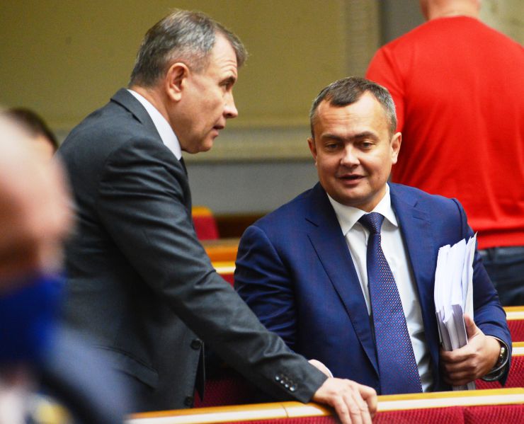 Пленарне засідання Верховної Ради України.

Голова Верховної Ради України Руслан Стефанчук відкрив пленарне засідання. 
Головуючий повідомив, що у сесійній залі присутні Прем’єр-міністр Денис Шмигаль та члени Кабінету Міністрів.
Головуючий повідомив, що за пропозицією депутатських фракцій і груп члени Уряду відповідатимуть на запитання про результати проведення запроваджених Урядом України у 2021 році карантинних заходів, стан виконання плану вакцинації населення України від коронавірусної хвороби COVID-19 та захисту всіх систем життєдіяльності країни від негативних наслідків пандемії. 
Головуючий надав слово для виступу Міністру охорони здоров’я Віктору Ляшку.
Валерій Гнатенко ОП Юрій Арістов СН
