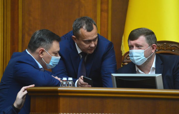 Пленарне засідання Верховної Ради України.

Голова Верховної Ради України Руслан Стефанчук відкрив пленарне засідання. 
Головуючий повідомив, що у сесійній залі присутні Прем’єр-міністр Денис Шмигаль та члени Кабінету Міністрів.
Головуючий повідомив, що за пропозицією депутатських фракцій і груп члени Уряду відповідатимуть на запитання про результати проведення запроваджених Урядом України у 2021 році карантинних заходів, стан виконання плану вакцинації населення України від коронавірусної хвороби COVID-19 та захисту всіх систем життєдіяльності країни від негативних наслідків пандемії. 
Головуючий надав слово для виступу Міністру охорони здоров’я Віктору Ляшку.
Олександр Завітневич Юрій Арістов СН Олександр Корнієнко 
