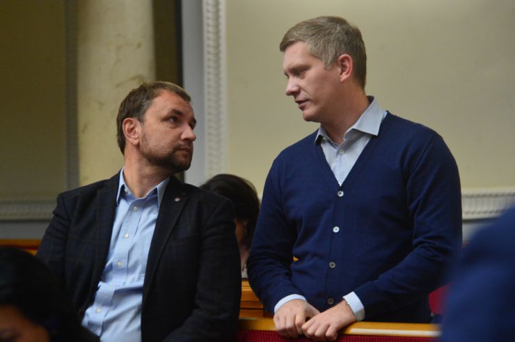 Пленарне засідання Верховної Ради України.

Голова Верховної Ради України Руслан Стефанчук відкрив пленарне засідання. 
Головуючий повідомив, що у сесійній залі присутні Прем’єр-міністр Денис Шмигаль та члени Кабінету Міністрів.
Головуючий повідомив, що за пропозицією депутатських фракцій і груп члени Уряду відповідатимуть на запитання про результати проведення запроваджених Урядом України у 2021 році карантинних заходів, стан виконання плану вакцинації населення України від коронавірусної хвороби COVID-19 та захисту всіх систем життєдіяльності країни від негативних наслідків пандемії. 
Головуючий надав слово для виступу Міністру охорони здоров’я Віктору Ляшку.
Володимир В`ятрович Максим Саврасов ЄС
