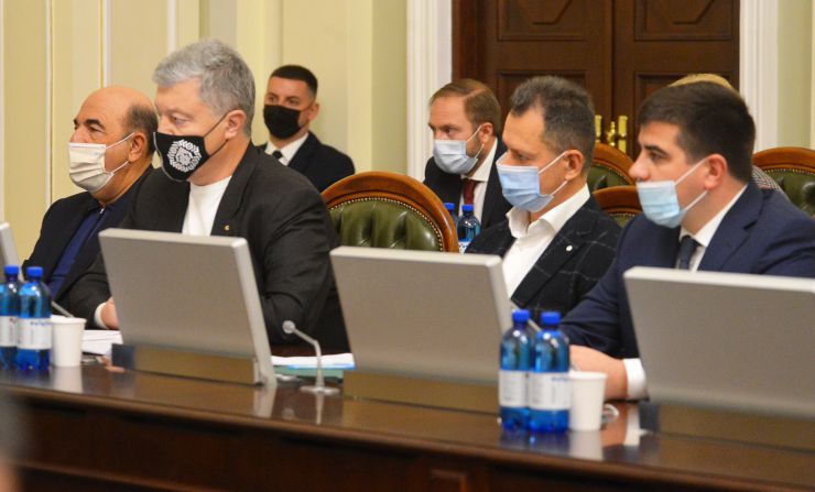 Погоджувальна рада у Верховній Раді України. Вадим Рабінович (ОП) Петро Порошенко (ЄС) Тарас Батенко (ЗА) Павло Бакунець (довіра)