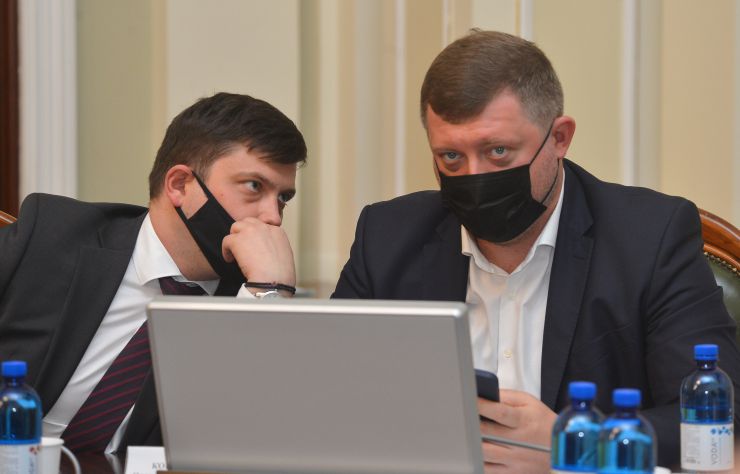 Погоджувальна рада у Верховній Раді України. Тарас Мельничук (представник Кабміну) Олександр Корнієнко