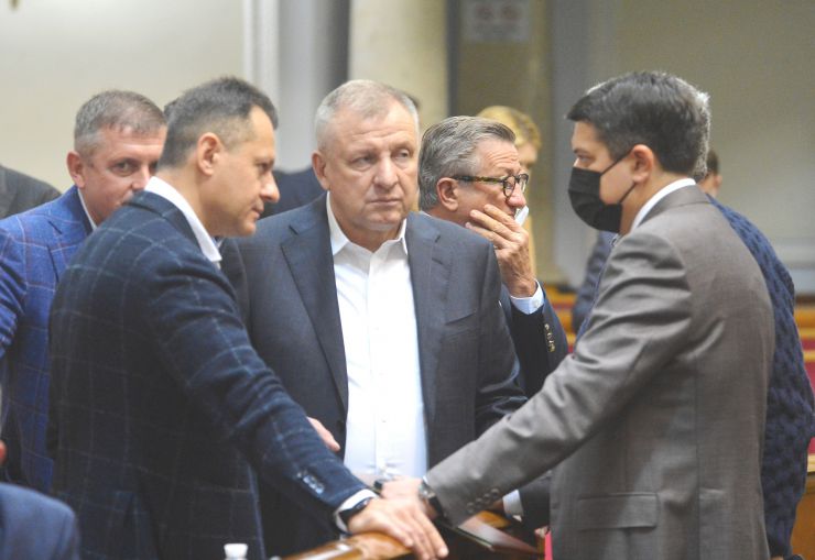 Пленарне засідання Верховної Ради України.

Голова Верховної Ради України Руслан Стефанчук відкрив пленарне засідання.
Народні депутати продовжують розглядати правки, які пропонують врахувати депутатські фракції і групи Уряду під час підготовки до другого читання законопроекту про Державний бюджет України на 2022 рік №6000.
Тарас Батенко ЗА Петро Юрчишин ДОВІРА Дмитро Разумков поз.
