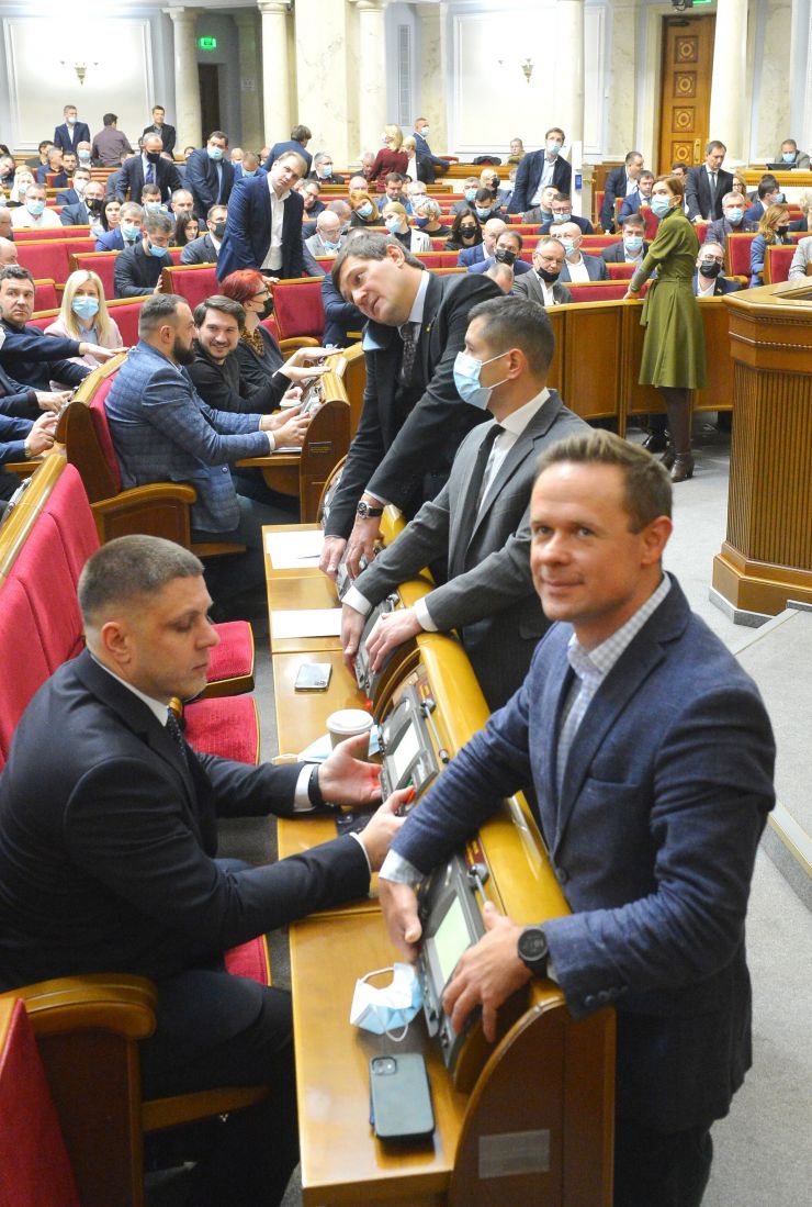 Пленарне засідання Верховної Ради України.

Голова Верховної Ради України Руслан Стефанчук відкрив пленарне засідання.
Народні депутати продовжують розглядати правки, які пропонують врахувати депутатські фракції і групи Уряду під час підготовки до другого читання законопроекту про Державний бюджет України на 2022 рік №6000.

