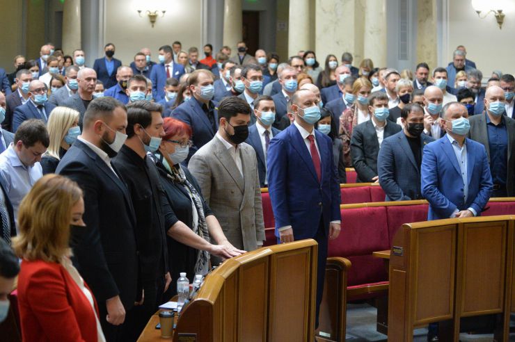 Пленарне засідання Верховної Ради України.

Голова Верховної Ради України Руслан Стефанчук відкрив пленарне засідання.

Головуючий запросив до сесійної зали Президента України Володимира Зеленського. 
Народні депутати розглядають кадрові питання. 
Головуючий повідомив, що до Верховної Ради внесено подання про призначення Резнікова Олексія Юрійовича Міністром оборони України.
Народні депутати 273 голосами підтримали пропозицію про призначення Резнікова О.Ю. Міністром оборони України. 
Олексій Резніков склав присягу члена Кабінету Міністрів.

Наступним голосуванням народні депутати підтримали пропозицію про зміну розгляду питань порядку денного, зокрема, про розгляд зараз законопроекту про внесення змін до Закону України 